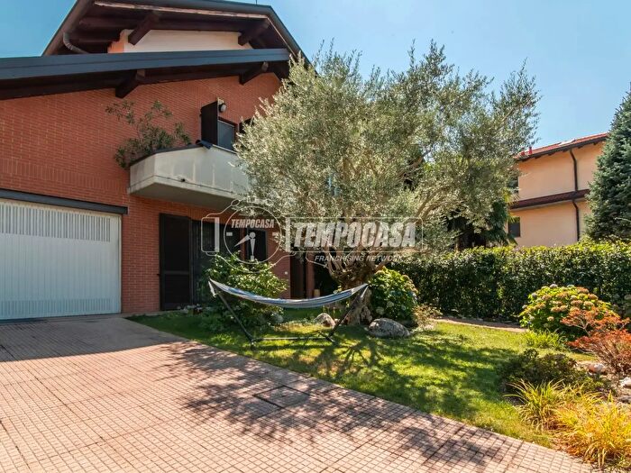 Casa quadrilocale in vendita in Via Lazzaretto, Gorla Minore