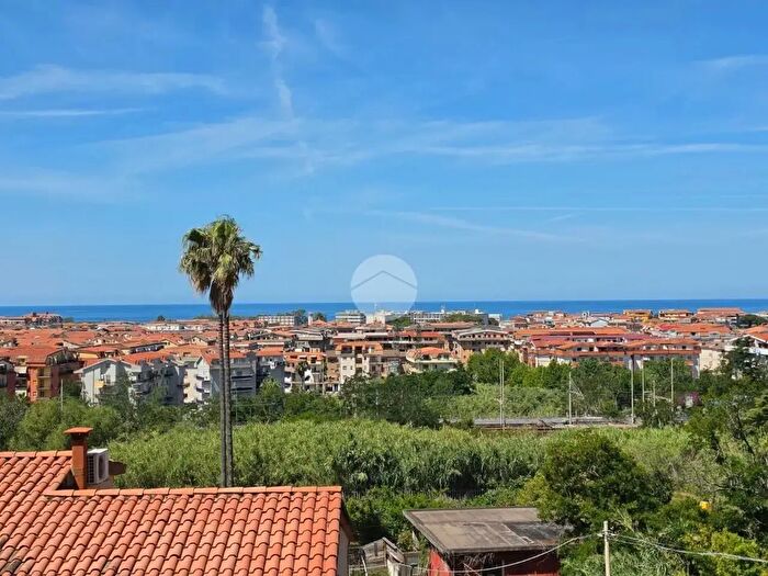 Appartamento quadrilocale in vendita in Via Dottor P Bergamo, Scalea