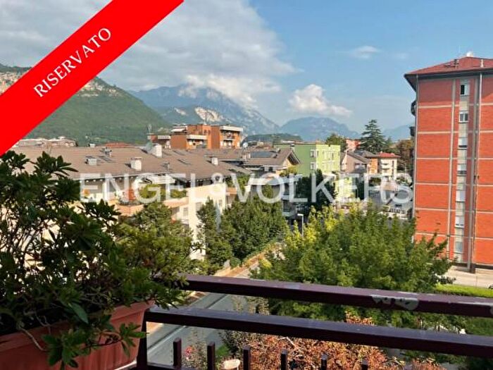 Appartamento con 5 locali in vendita in Via Generale Giacomo Medici, Trento