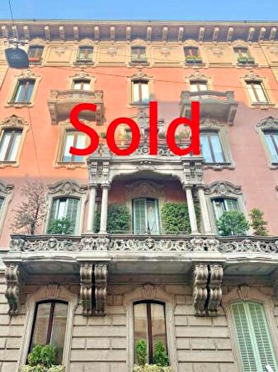 Appartamento con 6 locali in vendita in Via Ruffini, Milano