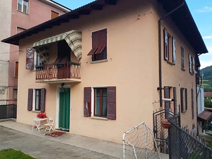 Casa con 13 locali in vendita in Monastero Bormida