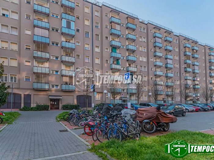 Appartamento trilocale in vendita in Via Filippo De Pisis, Milano