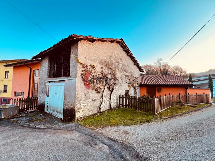 Appartamento con 7 locali in vendita in Contrada Motto Lungo, Valdagno