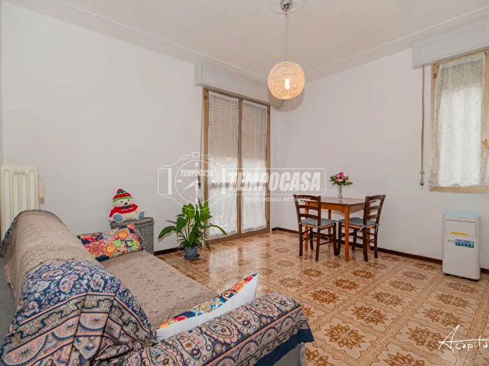 Appartamento trilocale in vendita in Via Spontini, Modena