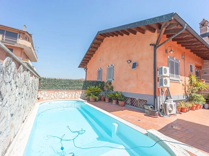 Casa con 6 locali in vendita in Via di Lunghezzina, Roma