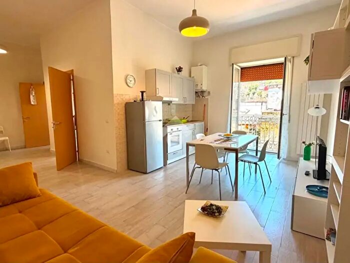 Appartamento bilocale in affitto in Vico Lammatari, Napoli