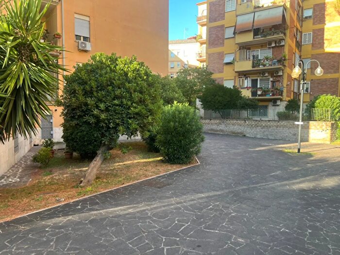 Appartamento trilocale in vendita in Viale Palmiro Togliatti, Roma