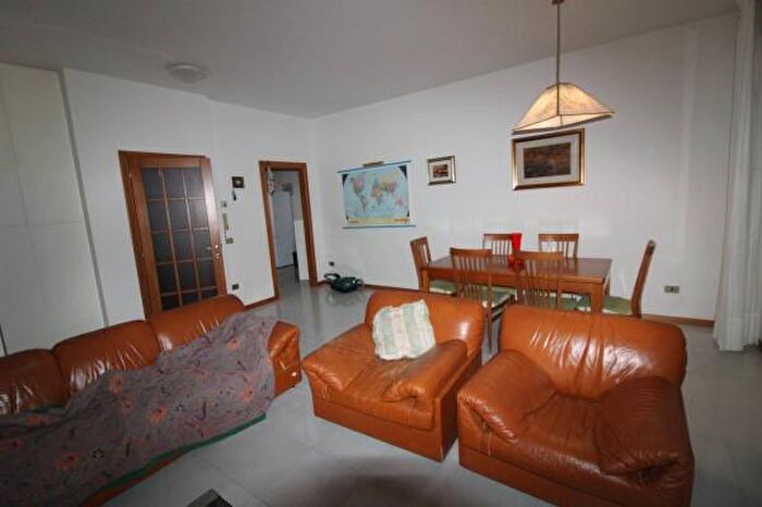 Appartamento con 6 locali in vendita in Jesi