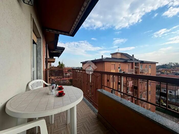 Appartamento trilocale in vendita in Via Guglielmo Marconi, Carvico