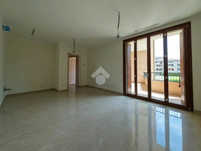 Appartamento trilocale in vendita in Via Bazzana Inferiore, Assago