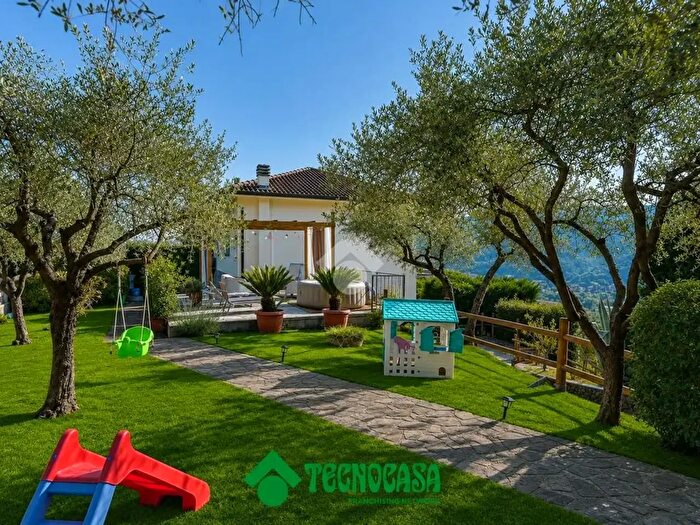 Casa con 9 locali in vendita in Via Casa Sommo, Podenzana