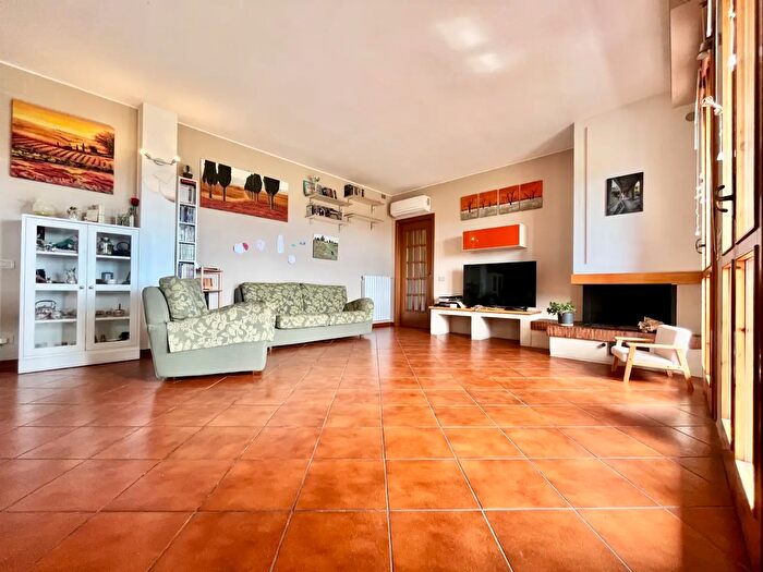 Appartamento con 5 locali in vendita in Via Giovanni da Verrazzano, Pontedera