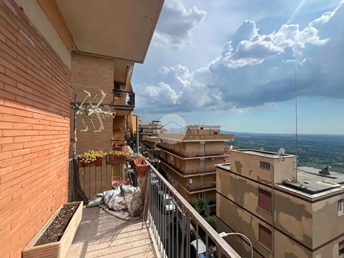 Appartamento trilocale in vendita in Via Adolfo Scalpelli, Tivoli