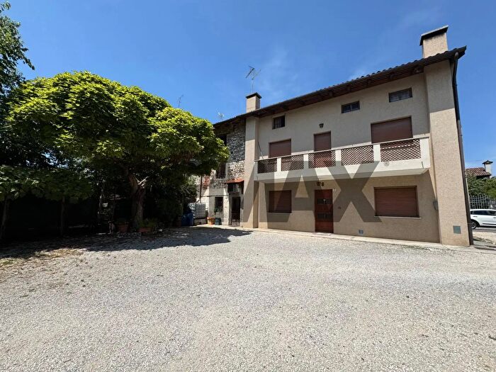 Casa con 6 locali in vendita in Pasian Di Prato