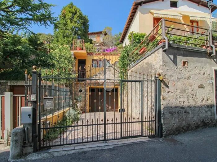 Appartamento bilocale in vendita in Via Clune, Gardone Riviera
