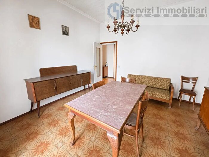 Appartamento con 6 locali in vendita in Castell'Arquato
