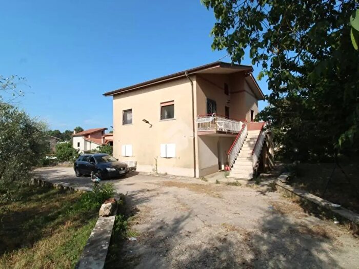 Casa con 5 locali in vendita in Via Montecalvo, Scandriglia