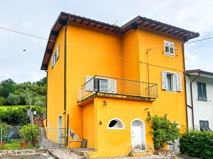 Casa con 5 locali in vendita in Lucca