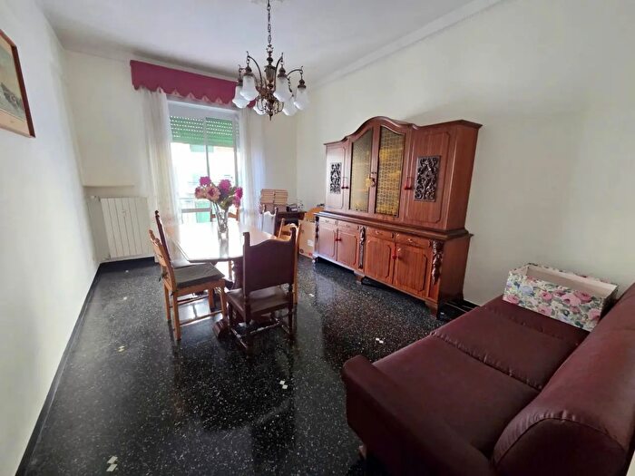 Appartamento con 6 locali in vendita in Via De Mari, Genova