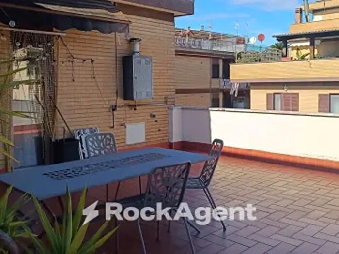 Appartamento trilocale in vendita in Via Foglianise, Roma