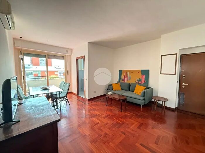 Appartamento bilocale in vendita in Via Giambellino, Milano