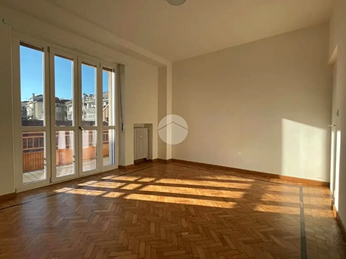 Appartamento trilocale in vendita in Via Giovanni Pascoli, Asti