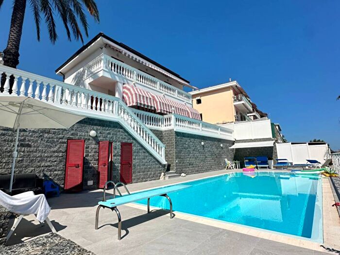 Casa con 6 locali in affitto in Strada Solaro, Solaro, Sanremo