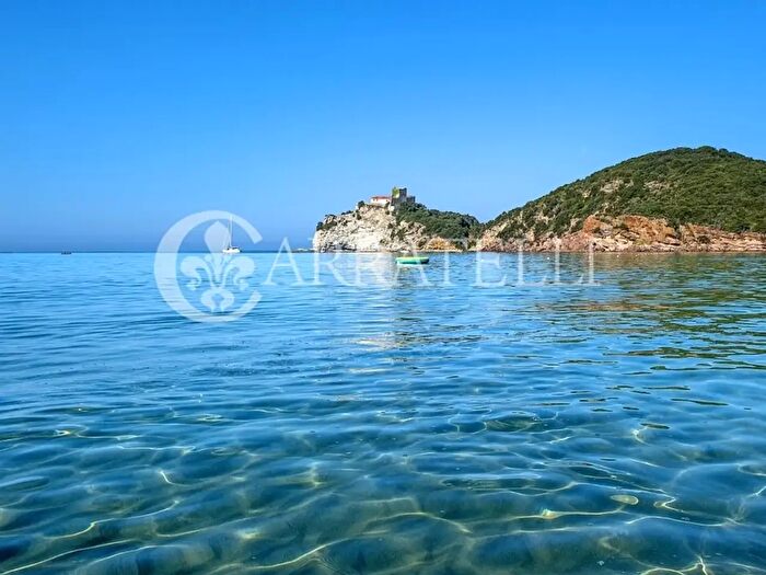 Casa con 6 locali in vendita in Strada delle Strette Snc, Castiglione Della Pescaia
