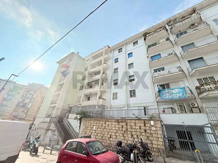 Appartamento quadrilocale in vendita in San Giacomo dei Capri a, Napoli