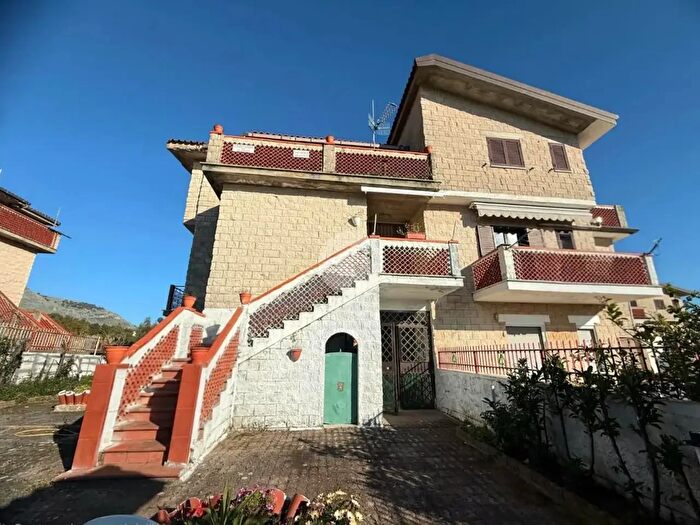 Casa con 5 locali in vendita in Via Via Santa Caterina, Scalea