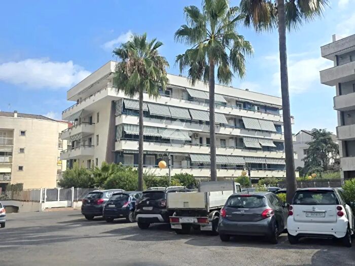 Appartamento trilocale in vendita in Via Sempione, Albenga