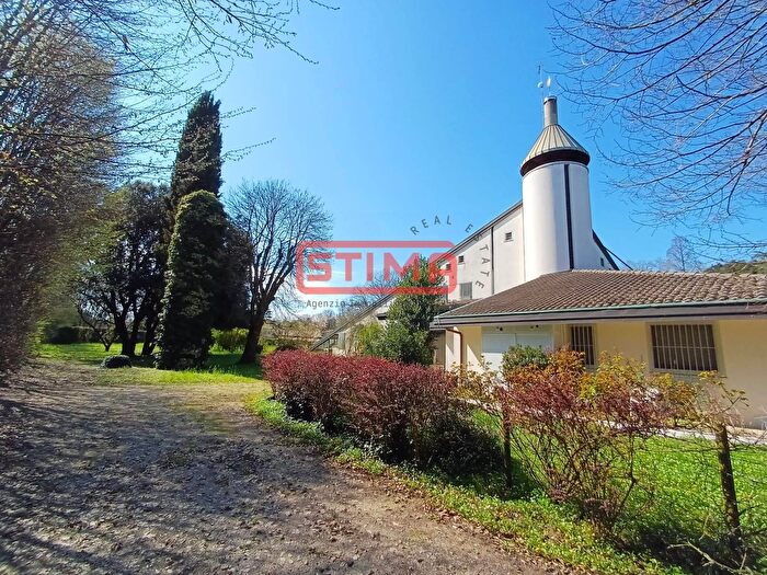 Casa con 15 locali in vendita in Casier