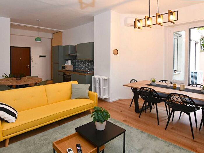 Appartamento trilocale in affitto in Via Tortona, Solari, Milano