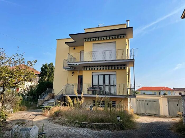 Casa con 5 locali in vendita in Mortara