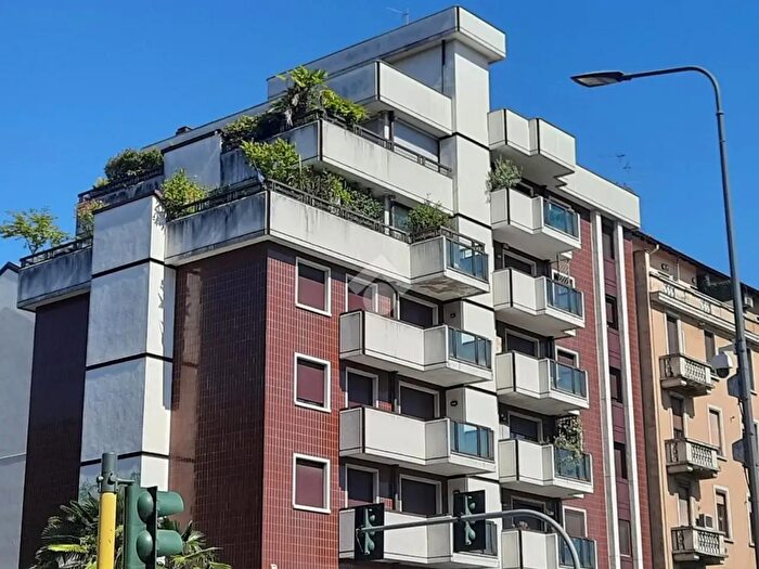Appartamento trilocale in affitto in Via Cufra, Milano