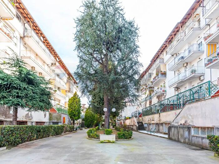 Appartamento con 5 locali in vendita in Via GBruno, Marano Di Napoli