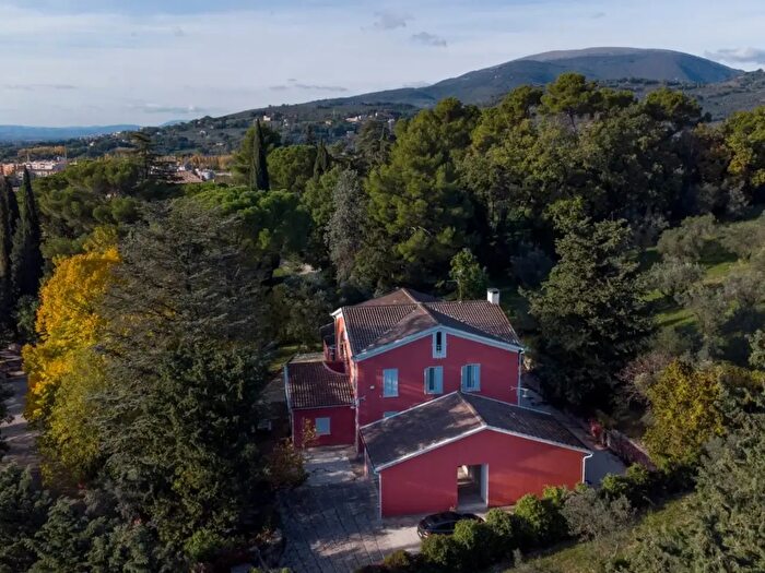 Casa con 12 locali in vendita in Localita' Cappuccini, Foligno