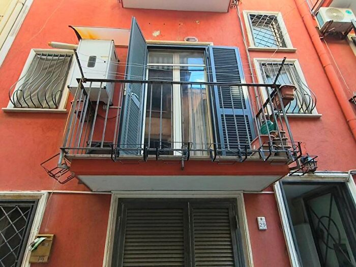 Appartamento bilocale in affitto in Vico Magazzini, Porto, Pozzuoli