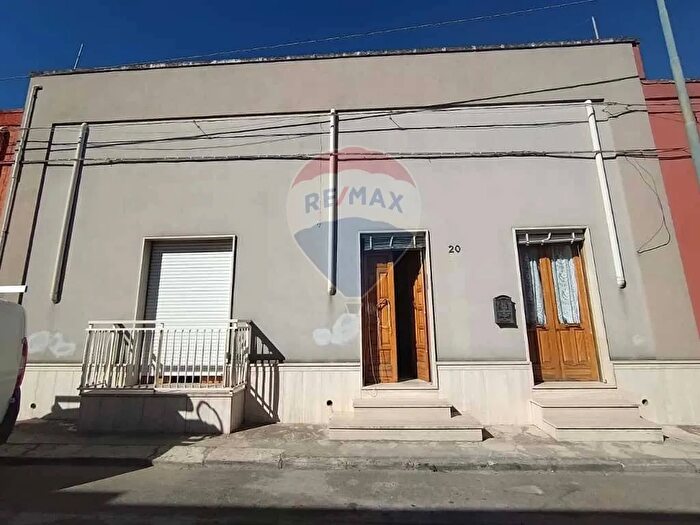 Casa quadrilocale in vendita in Via Armando Diaz, Salice Salentino