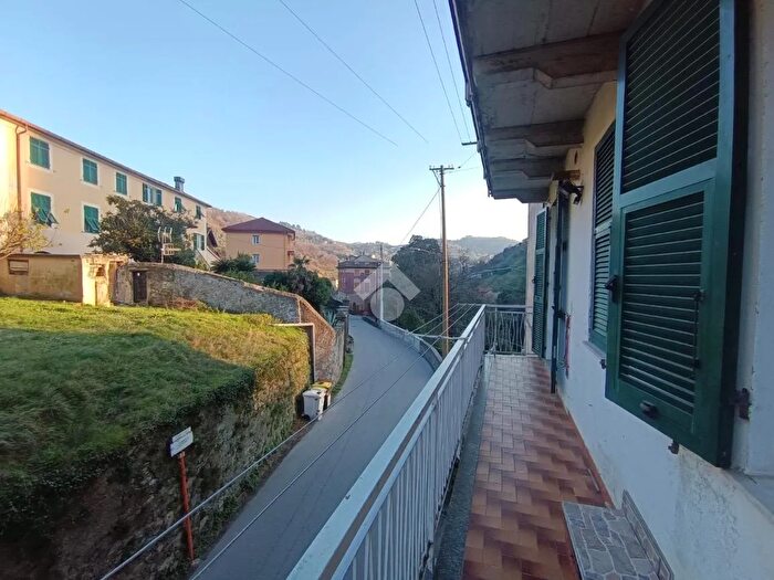 Appartamento quadrilocale in vendita in Via Acquasanta, Genova