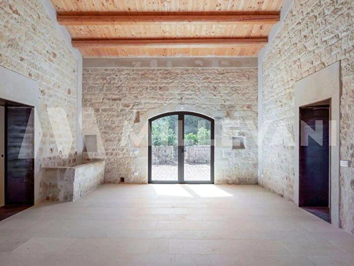 Casa con 7 locali in vendita in Noto