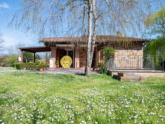 Casa con 10 locali in vendita in Figline e Incisa Valdarno