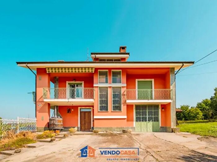 Casa con 6 locali in vendita in Borgata Pianezzo, Dogliani