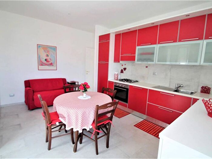 Casa trilocale in affitto in Via Varese, Centro, Loano