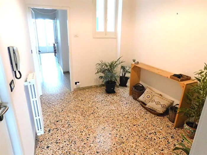 Appartamento con 6 locali in affitto in Via Carducci, Ragusa
