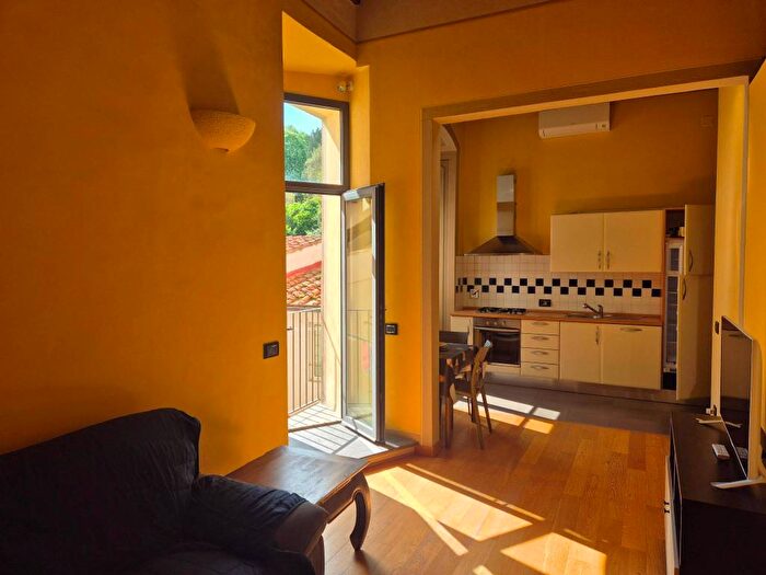 Appartamento trilocale in affitto in Via di San Niccolò, San Niccolò, Firenze