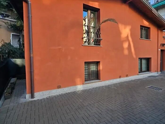 Casa quadrilocale in vendita in Via Bellinzona, Como