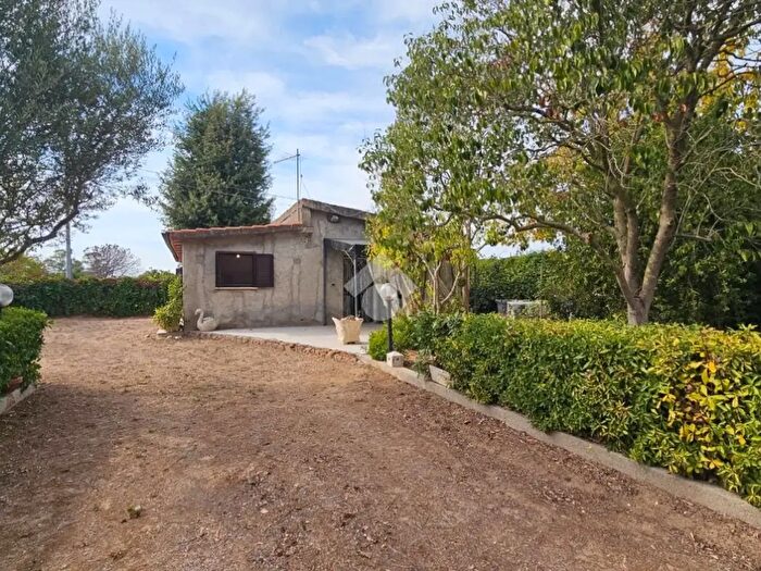 Casa quadrilocale in vendita in Riserva del Bottacci, Latina