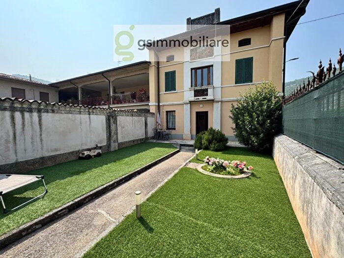 Appartamento trilocale in vendita in Via Camprelle, Nuvolera