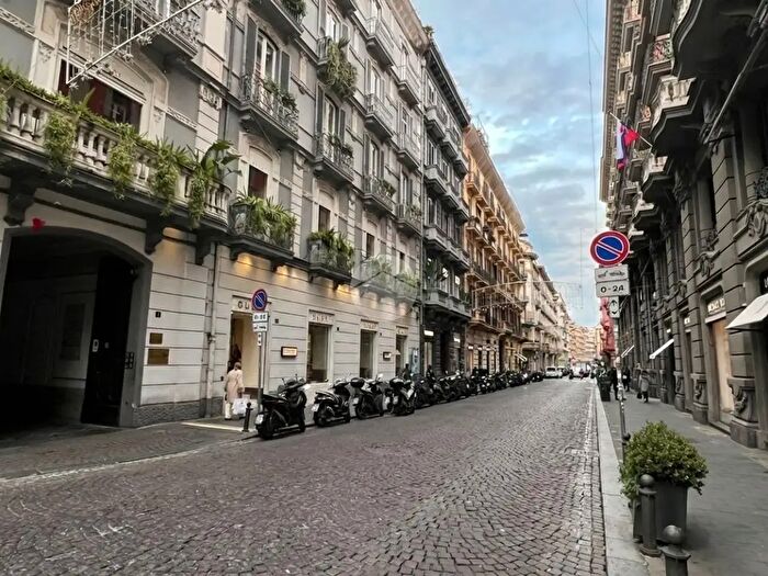 Appartamento bilocale in affitto in Vico del Vasto a Chiaia, Napoli